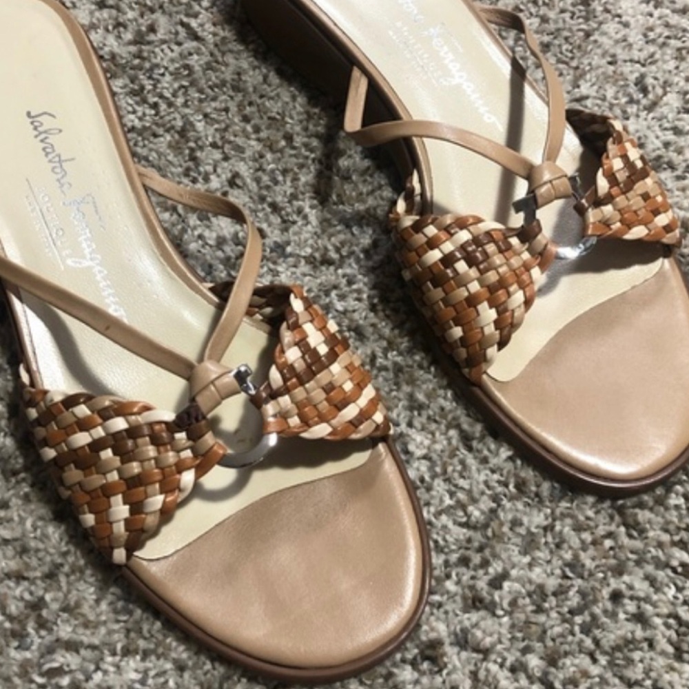 Ferragamo flats sandals wedges 6 wedge slides 6 36 Brown Woven Sandals bow logo